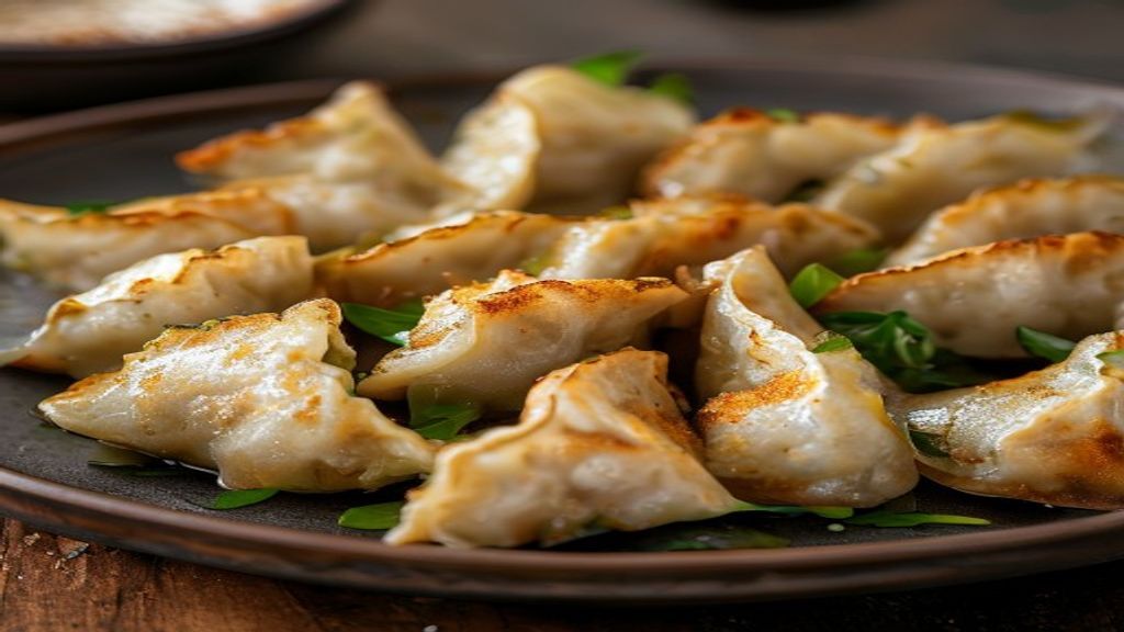 餃子をパリッと羽根つきに焼く3つのコツ